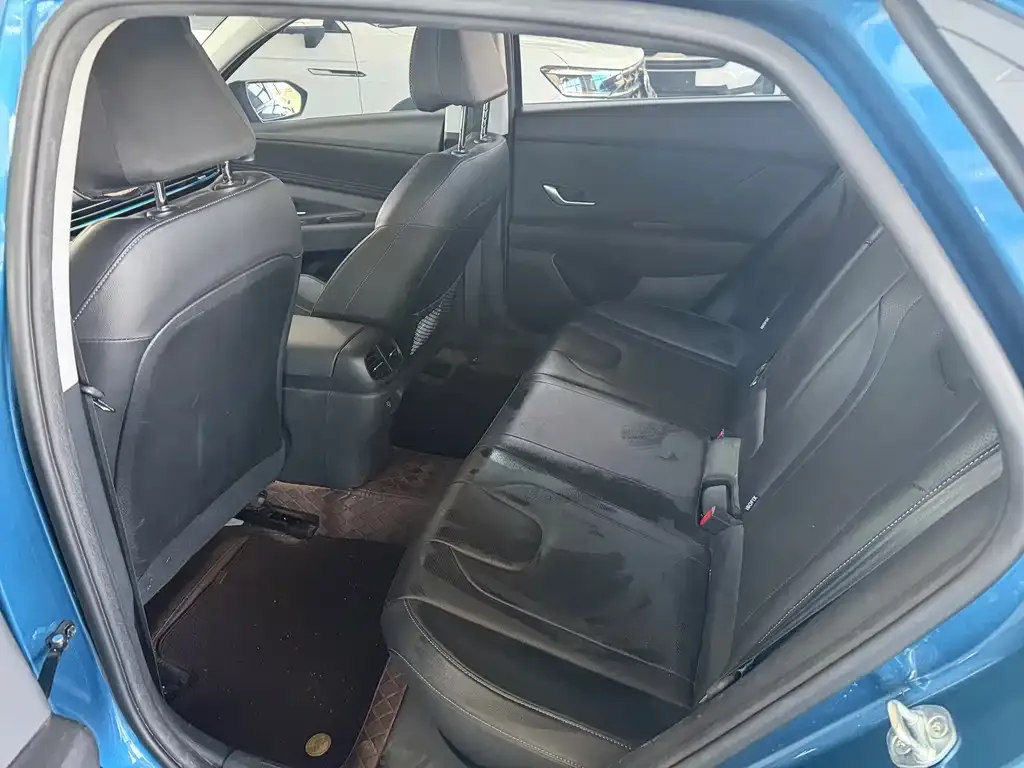 Hyundai Elantra — фото 6