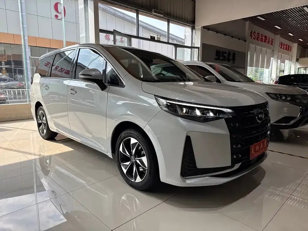 GAC Motor Trumpchi M6 — фото 10
