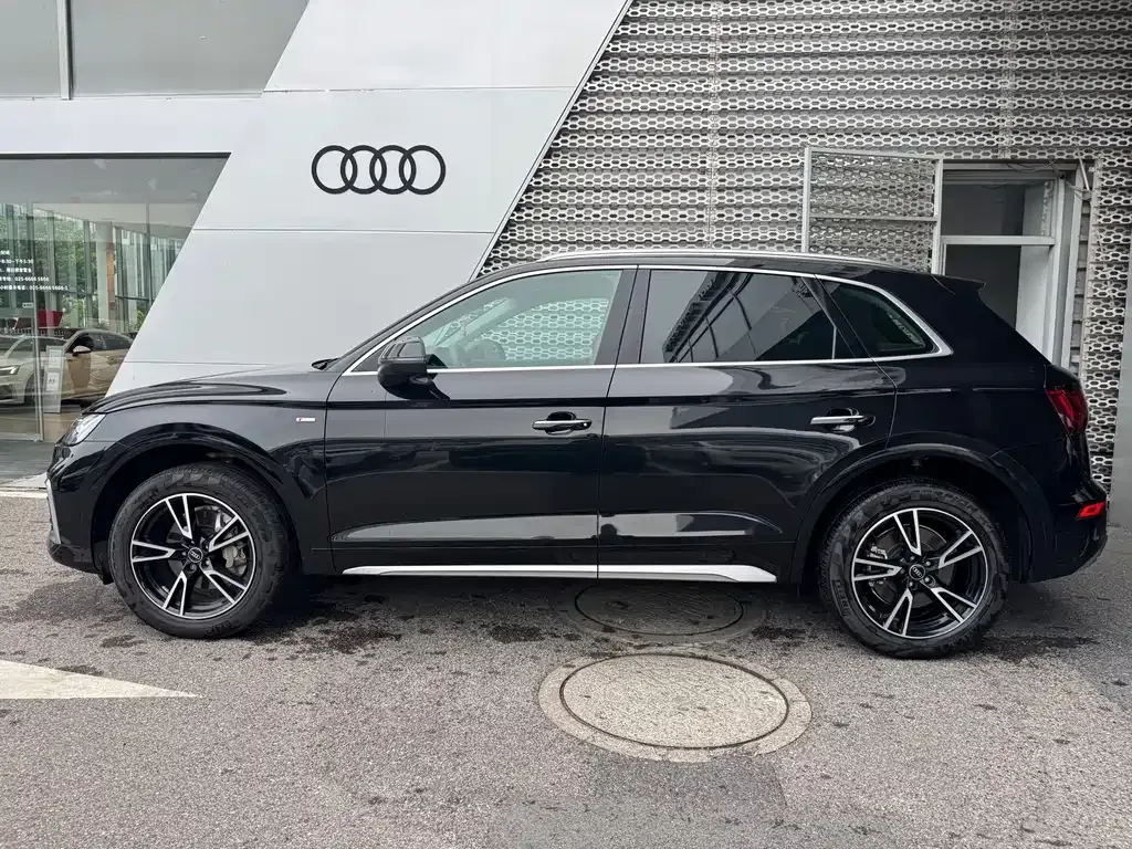 Audi Q5L — фото 9