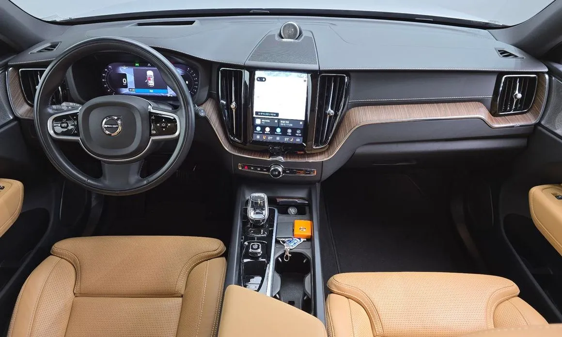 Volvo XC60 — фото 10
