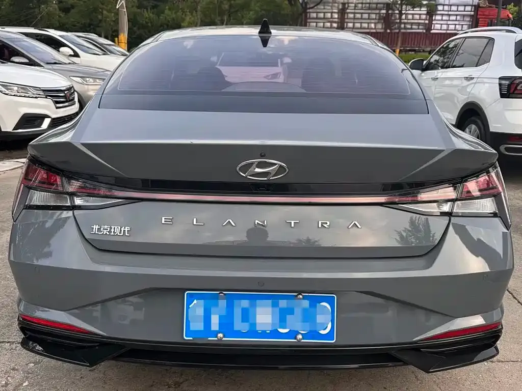 Hyundai Elantra — фото 3