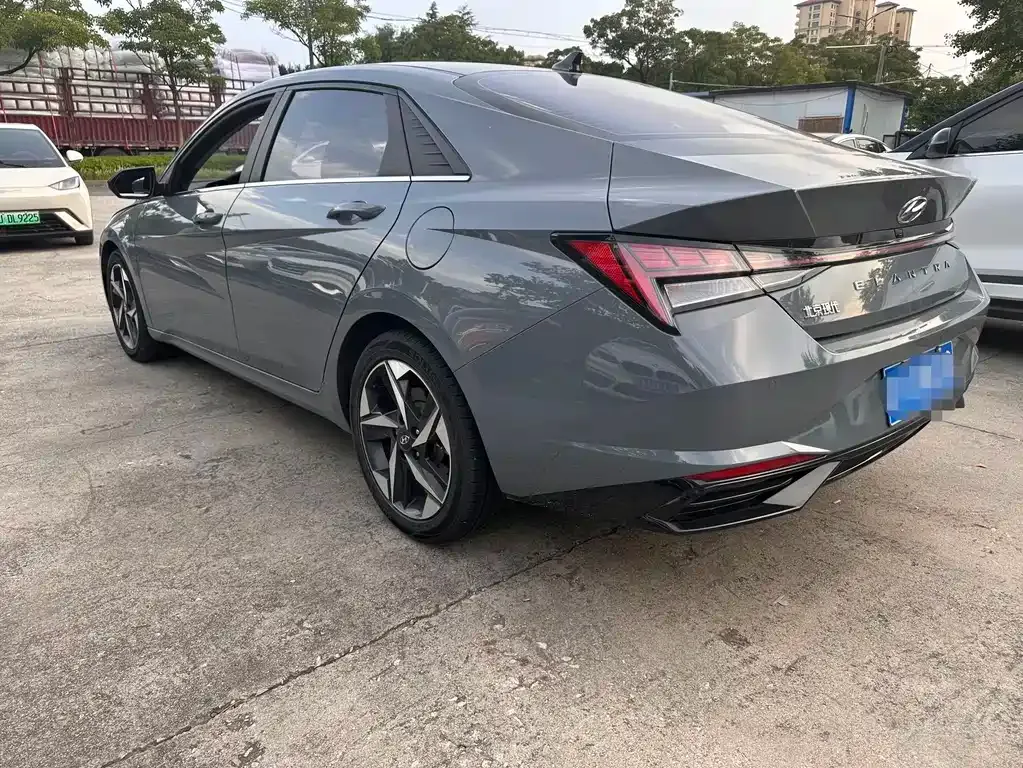 Hyundai Elantra — фото 10