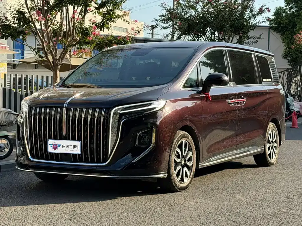 Hongqi HQ9 — фото 1