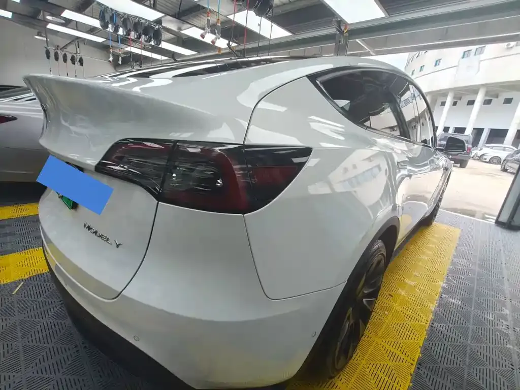 Tesla Model Y — фото 6
