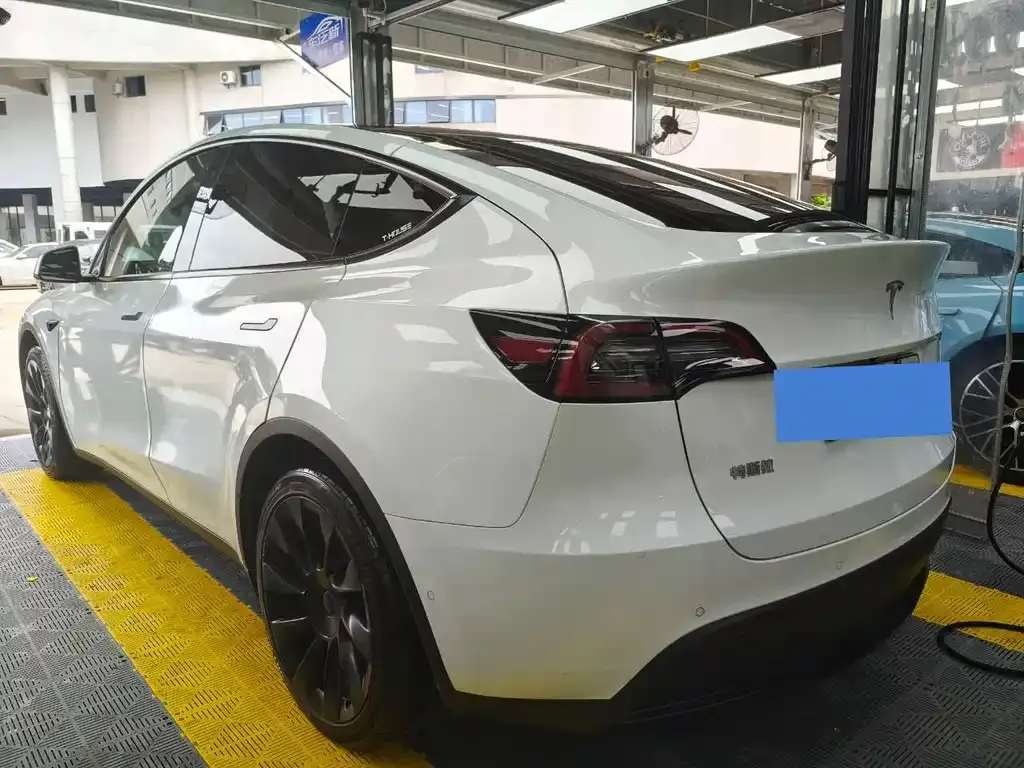 Tesla Model Y — фото 4