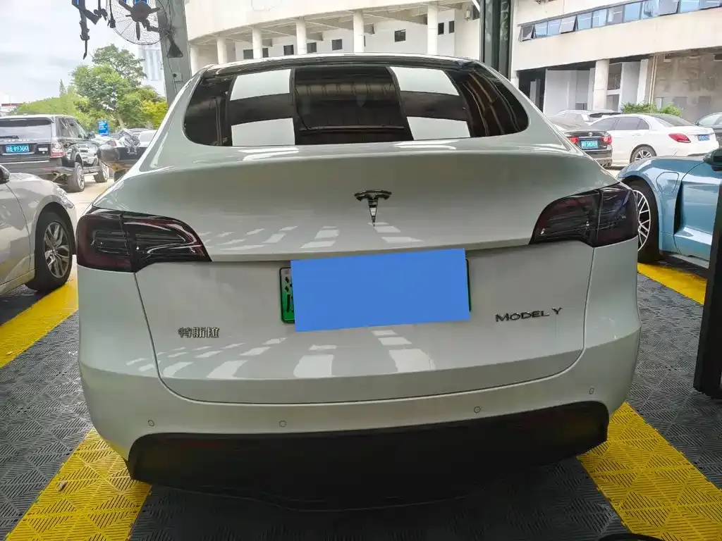 Tesla Model Y — фото 7