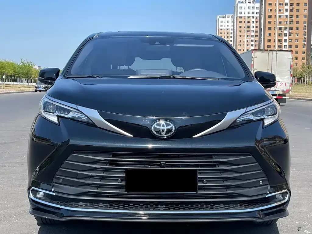 Toyota Sienna — фото 7