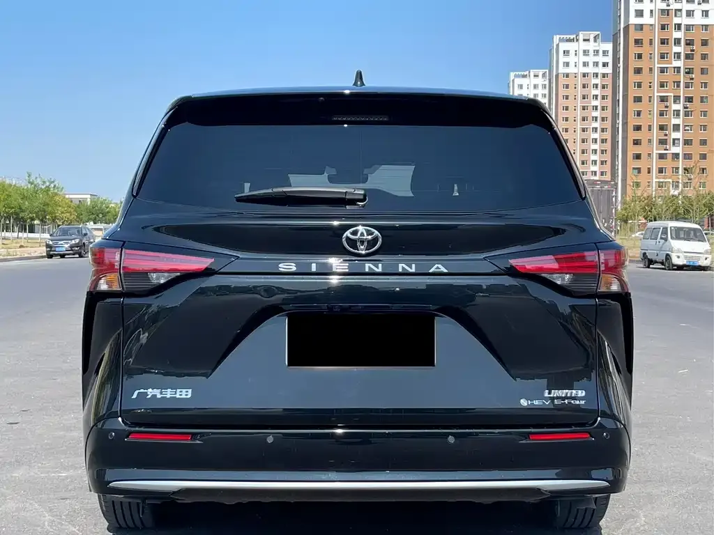 Toyota Sienna — фото 3
