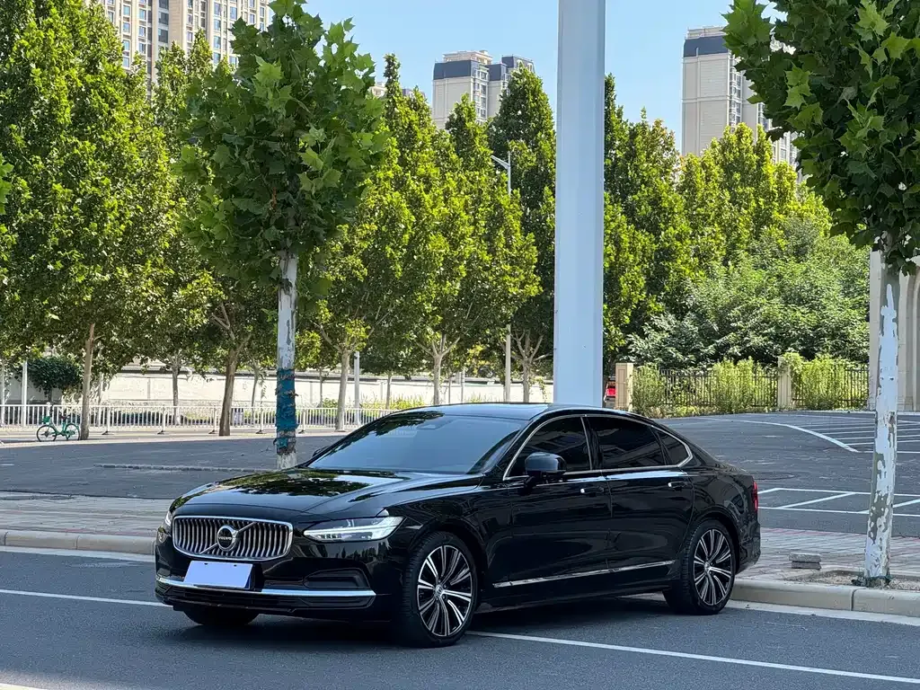 Volvo S90 — фото 1