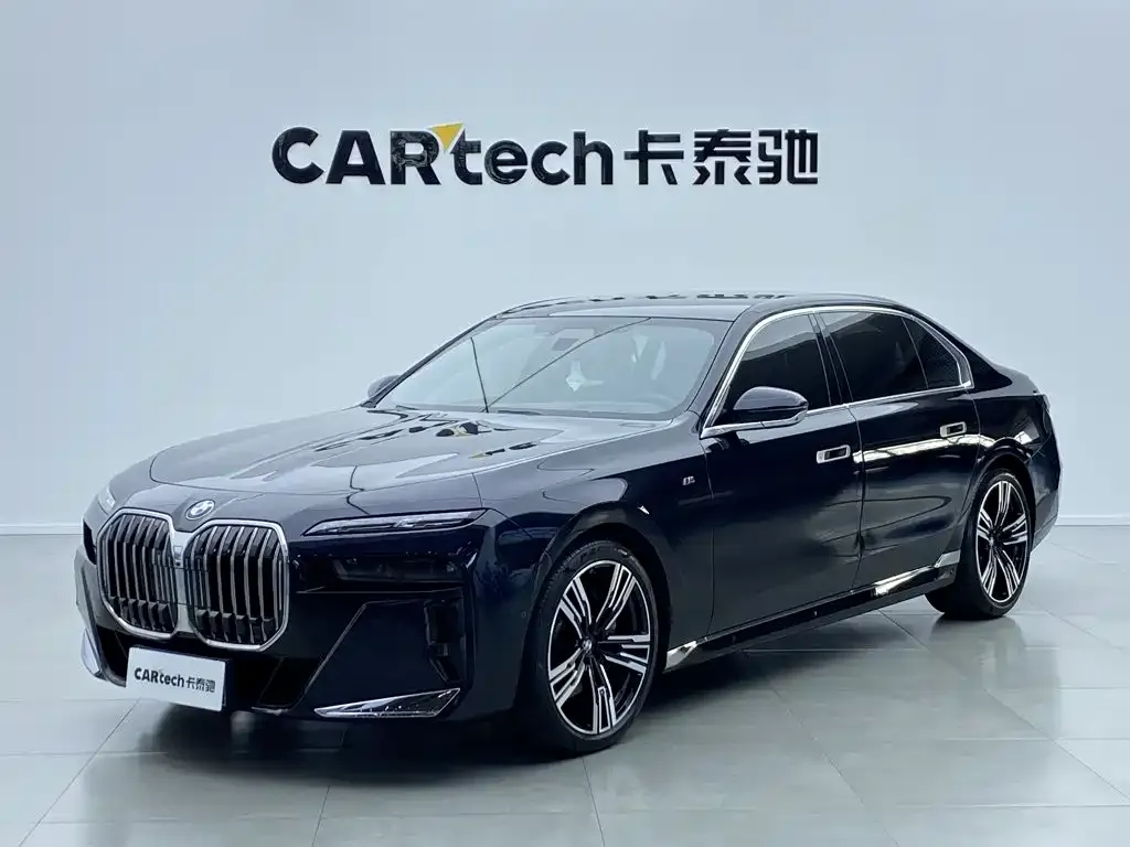BMW 7 Series — фото 1
