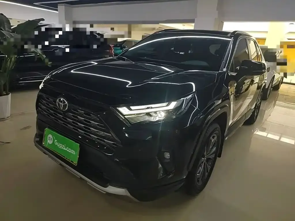 Toyota RAV4 — фото 1