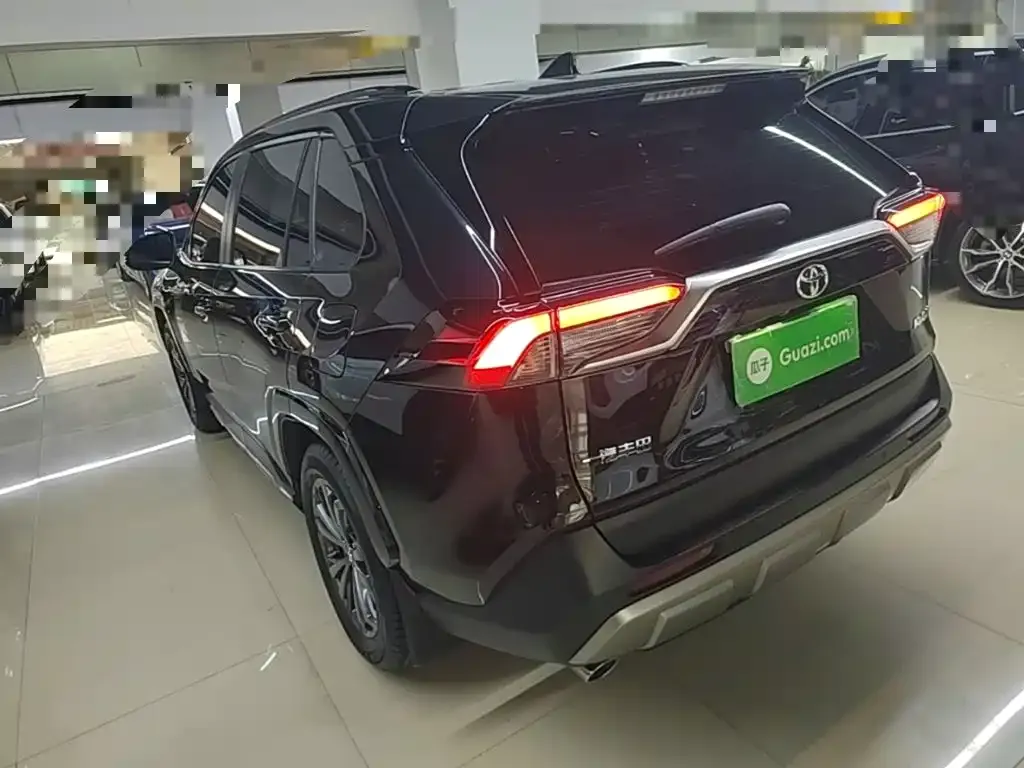 Toyota RAV4 — фото 10