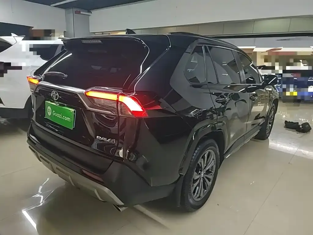 Toyota RAV4 — фото 3