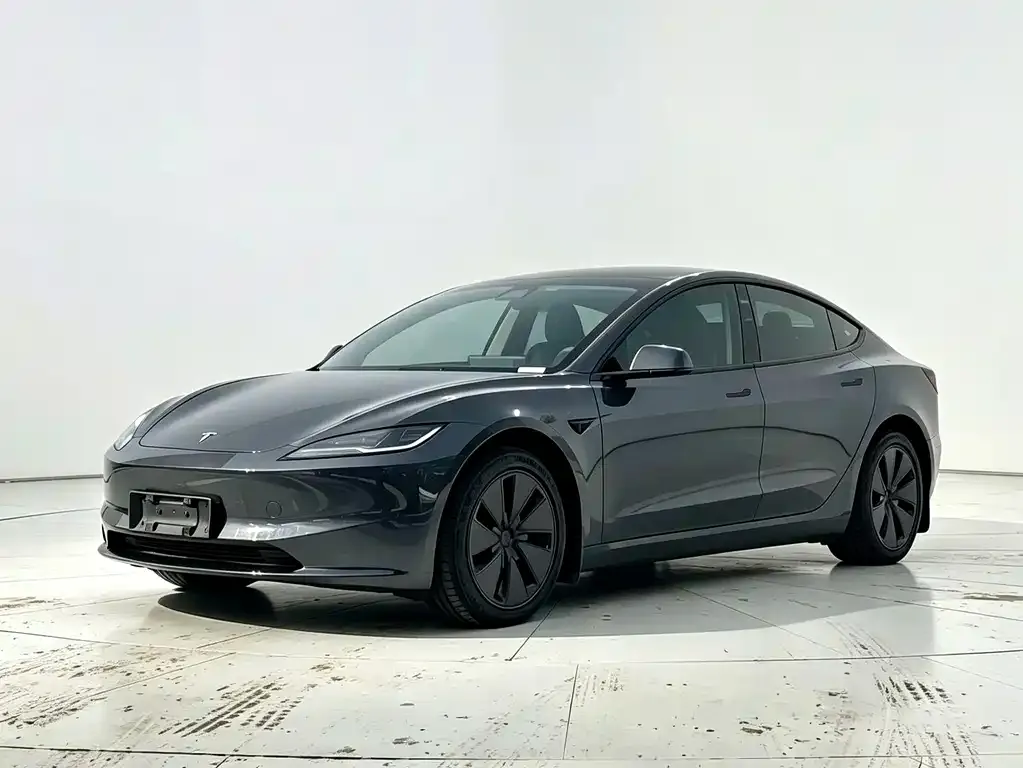 Tesla Model 3 — фото 1