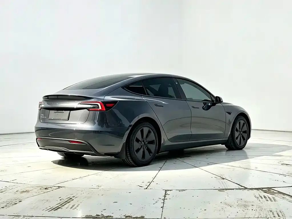 Tesla Model 3 — фото 10