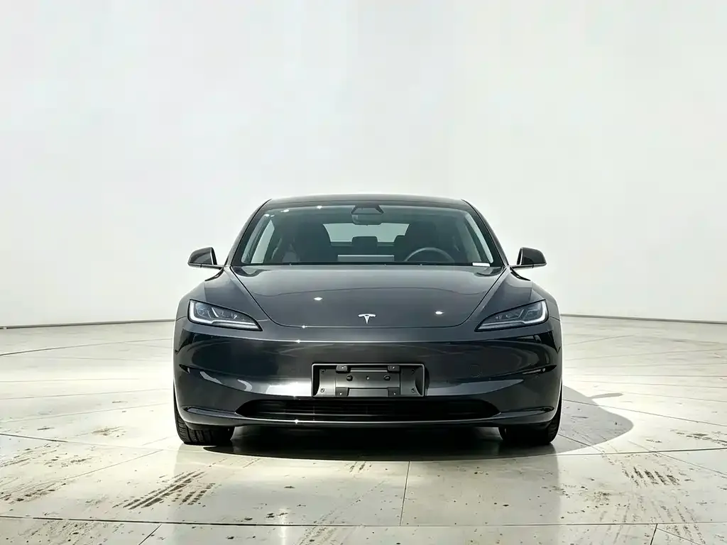 Tesla Model 3 — фото 4