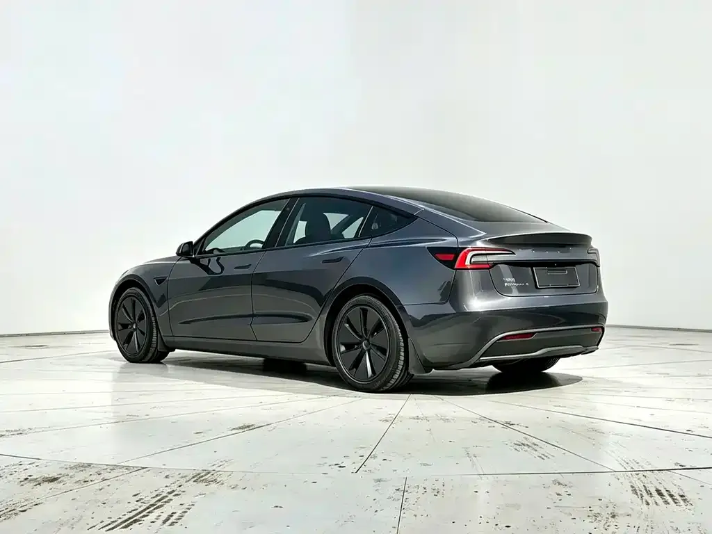 Tesla Model 3 — фото 7