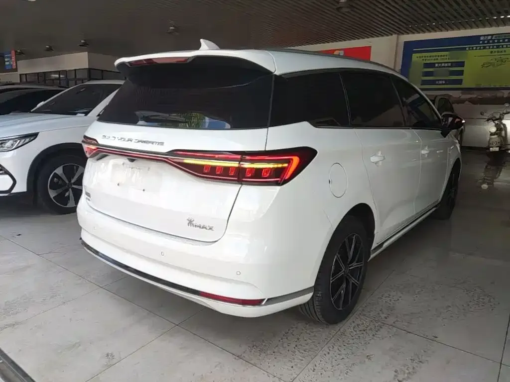 BYD MAX New Energy — фото 8
