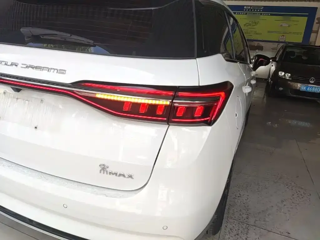 BYD MAX New Energy — фото 10