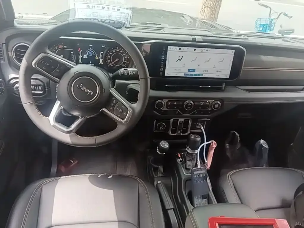 Jeep Wrangler — фото 10
