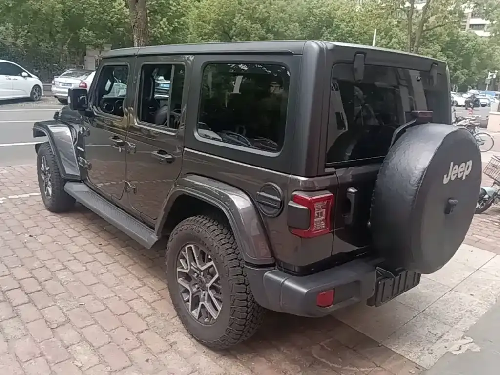 Jeep Wrangler — фото 9