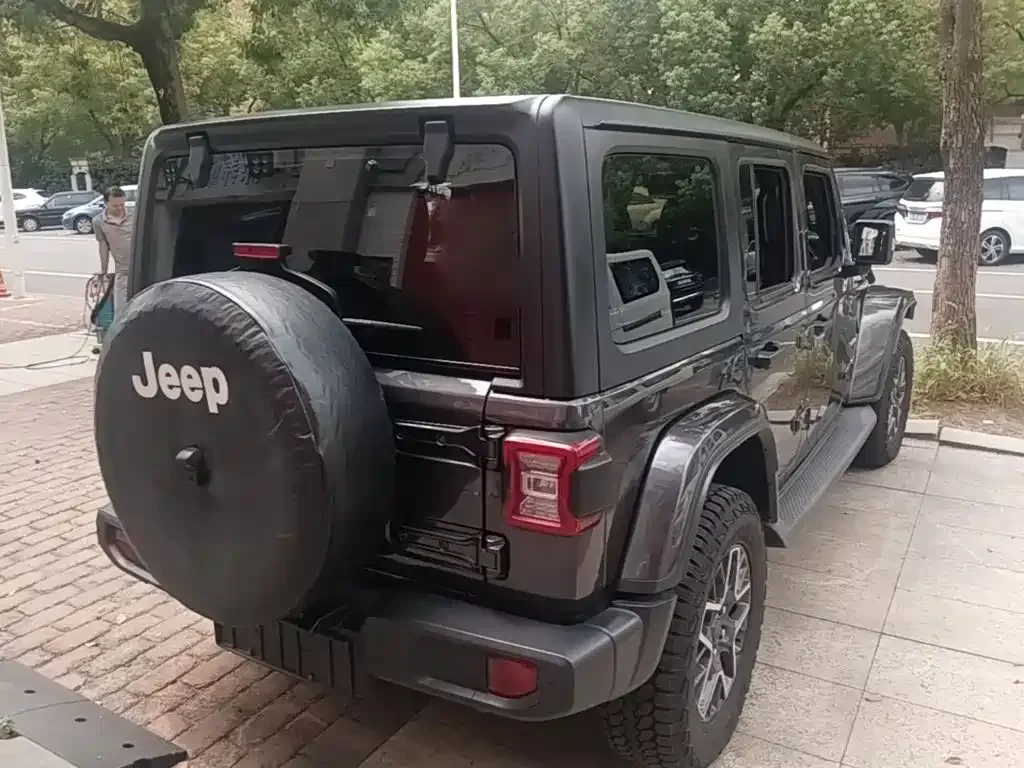 Jeep Wrangler — фото 7