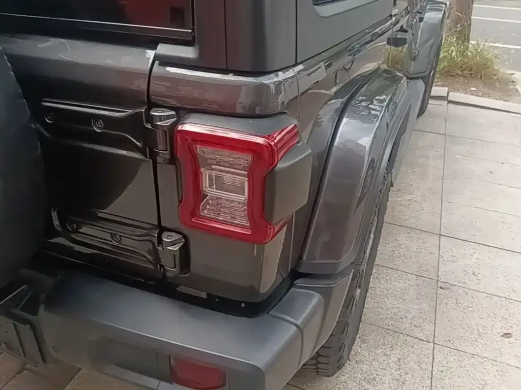 Jeep Wrangler — фото 8
