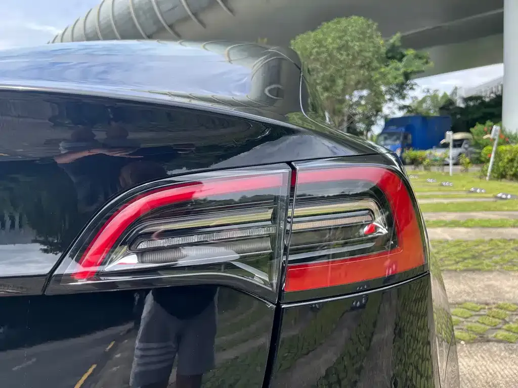Tesla Model 3 — фото 3