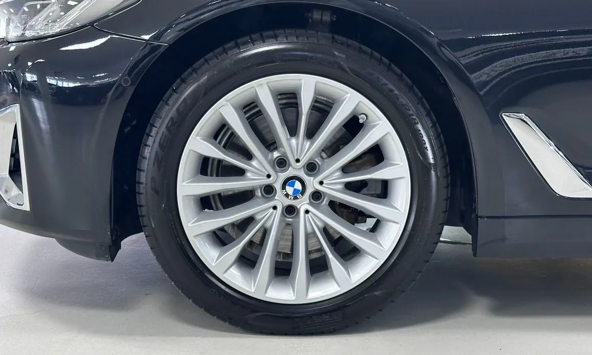 BMW 5-Series — фото 10