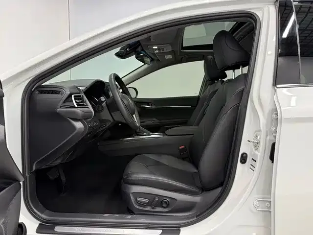 Toyota Camry — фото 7