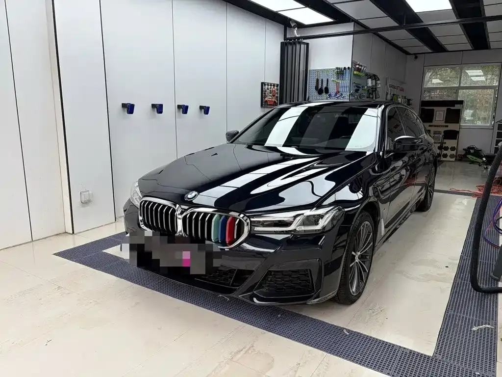 BMW 5 Series — фото 1