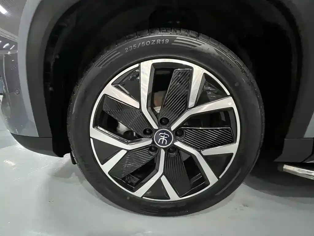 BYD L DM-i — фото 6