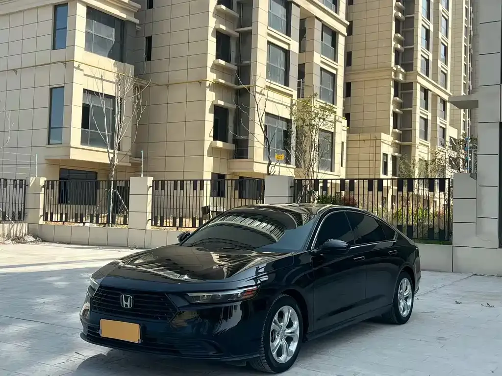 Honda Accord — фото 1