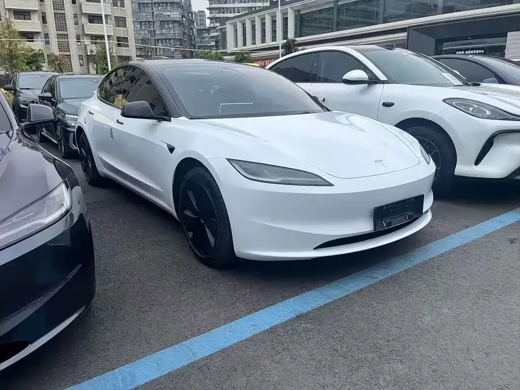 Tesla Model 3 — фото 9
