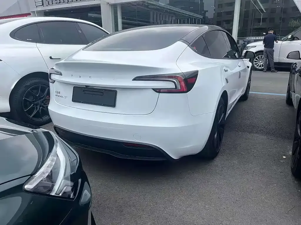 Tesla Model 3 — фото 4