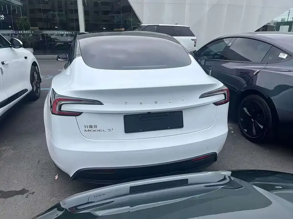Tesla Model 3 — фото 6