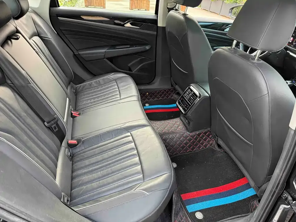 Volkswagen Passat — фото 10