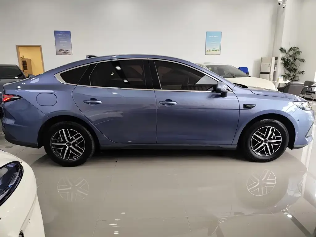 BYD Seal 05 DM-i — фото 8