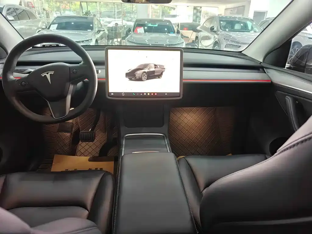 Tesla Model Y — фото 8