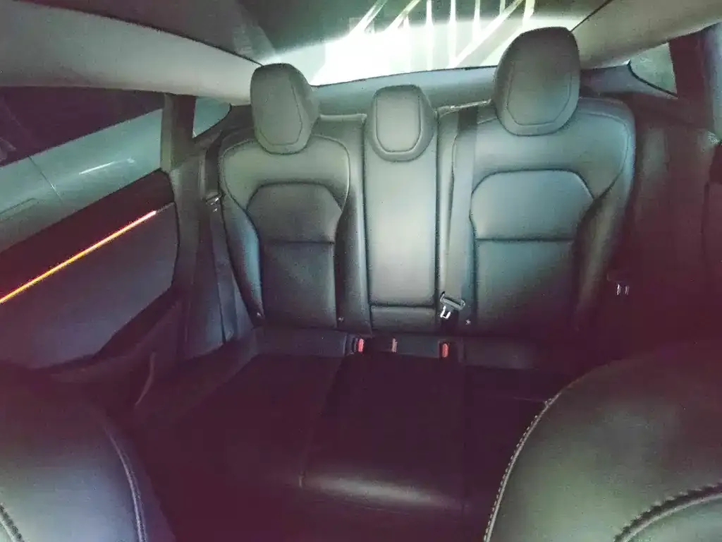 Tesla Model 3 — фото 3
