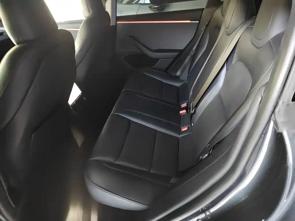 Tesla Model 3 — фото 4