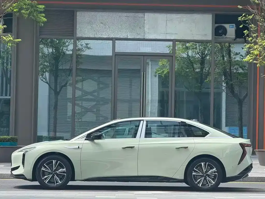 Hongqi EH7 — фото 2