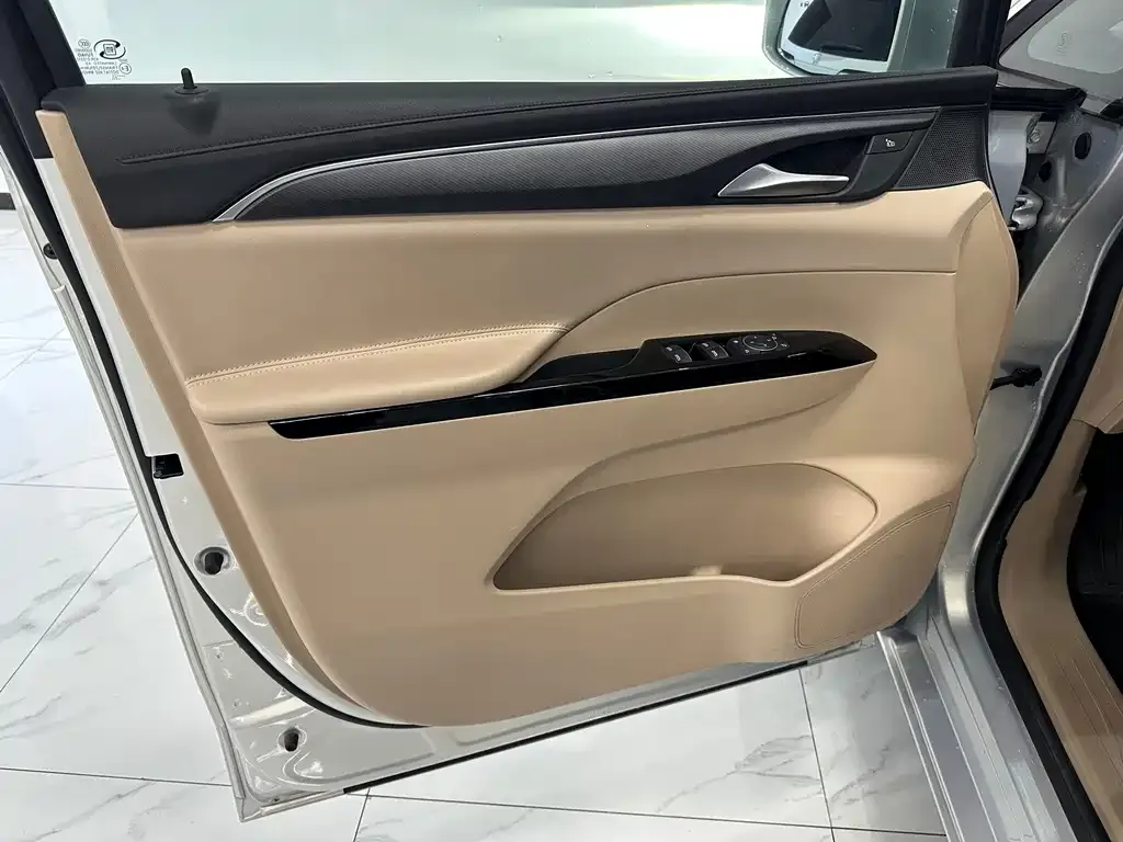 Buick GL8 Hybrid — фото 3