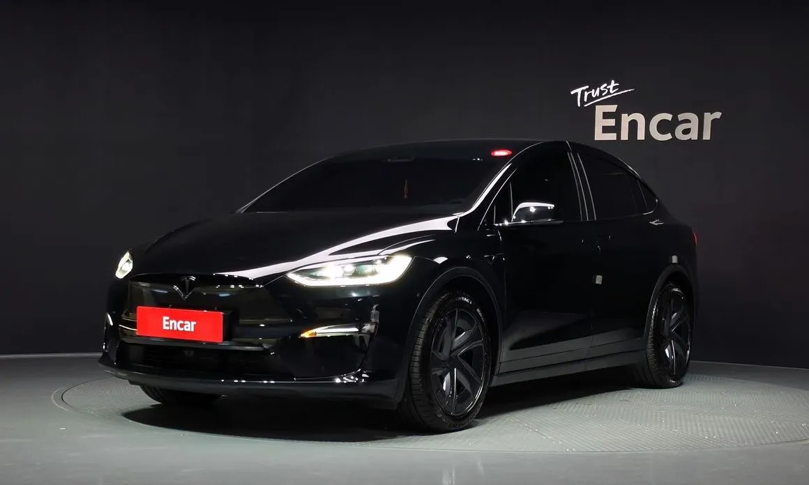Tesla Model X — фото 1