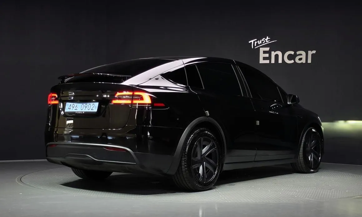 Tesla Model X — фото 3