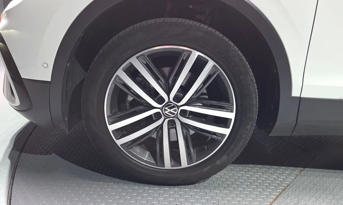 Volkswagen Tiguan — фото 4