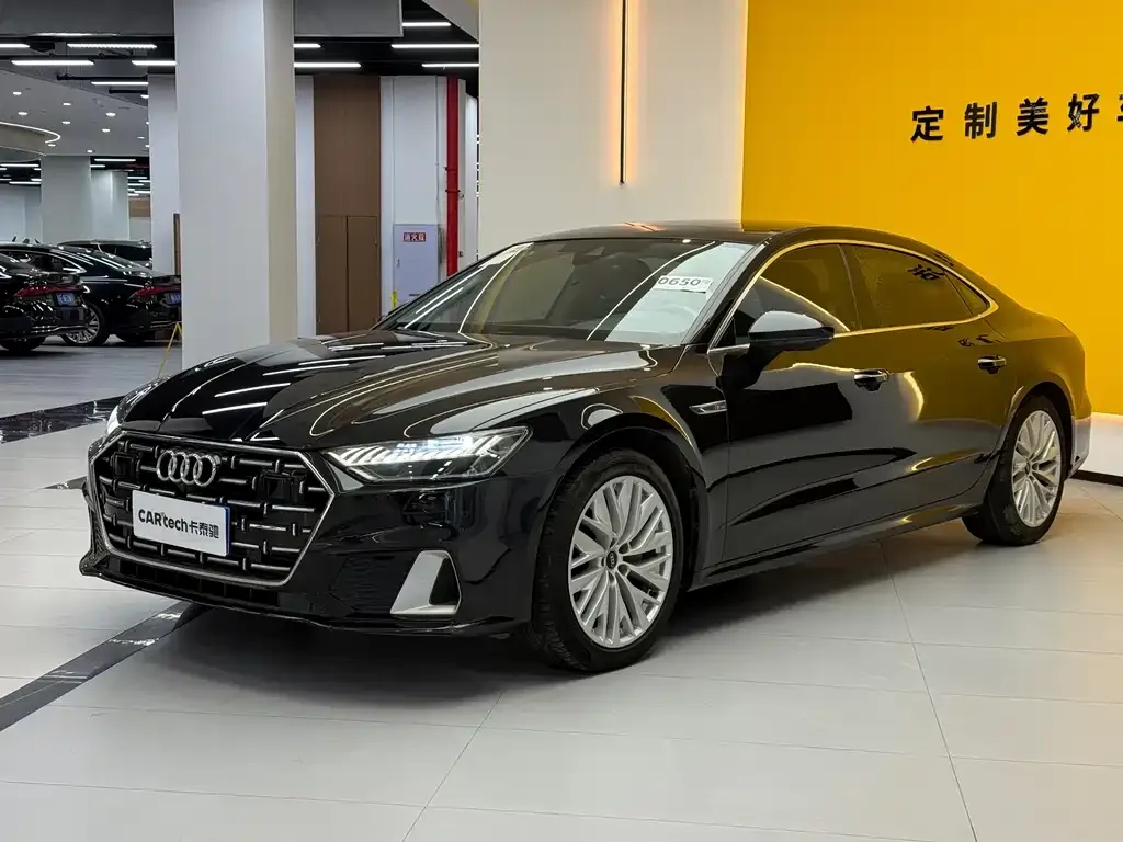 Audi A7L — фото 1