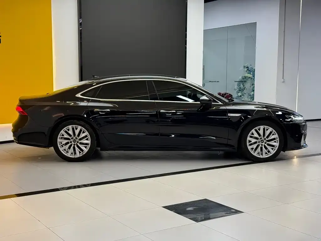 Audi A7L — фото 5