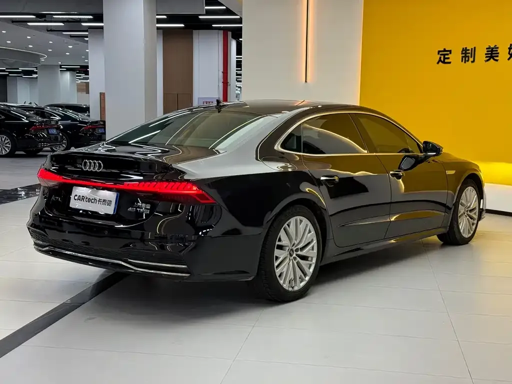 Audi A7L — фото 9