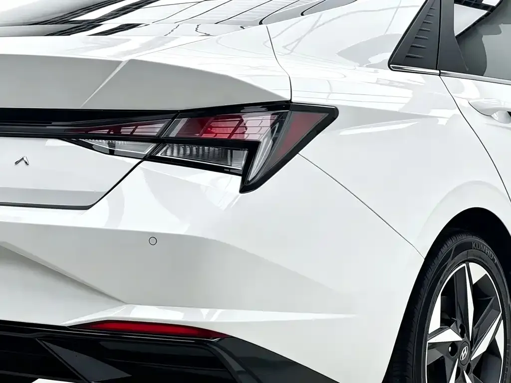 Hyundai Elantra — фото 6